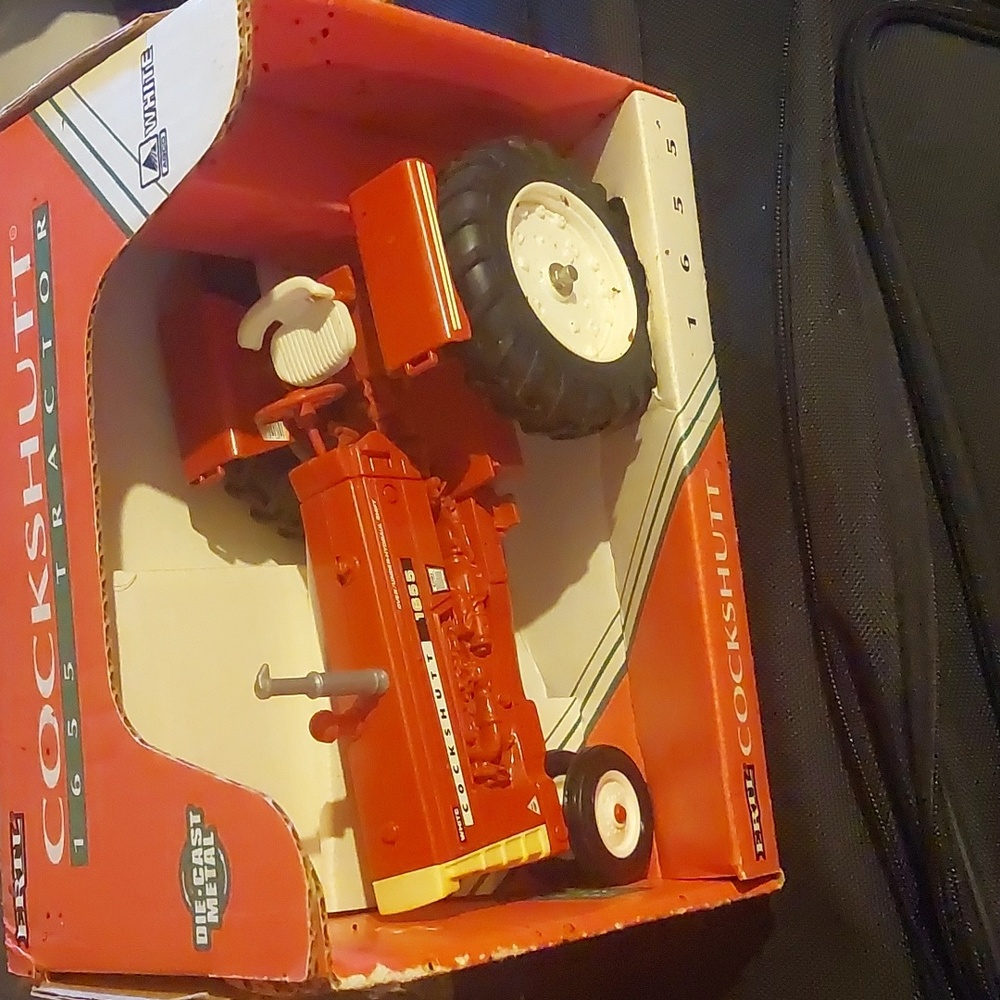 Vintage Ertl Cockshutt 1655 Tractor 1/16 Scale USA 19955.01